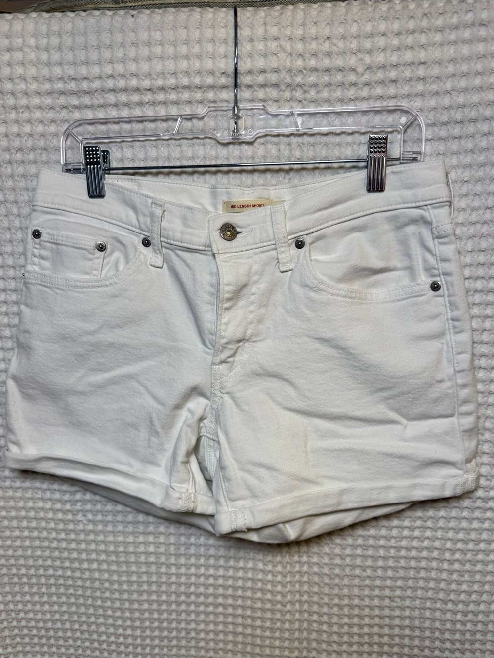 Levi’s Mid Rise White Jean Shorts Classic 5 Pocket with Stretch, Size 30.